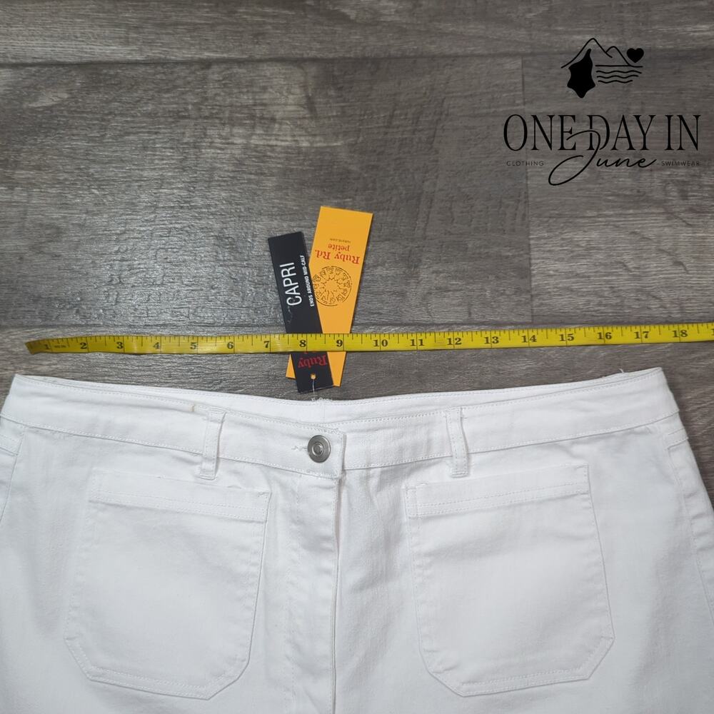 Ruby Rd. Petite Capri Jeans Size 16P - Picture 3 of 6